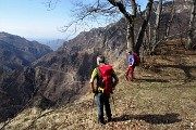 38 Vista sulla strada per Morterone